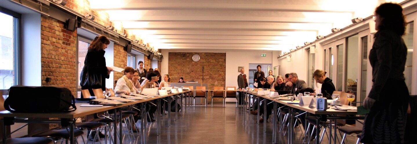 Tagungsraum mit Menschen