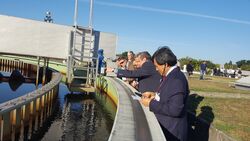 Gruppe besichtigt Kläranlage