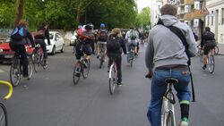 Fahrradfahrer von hinten