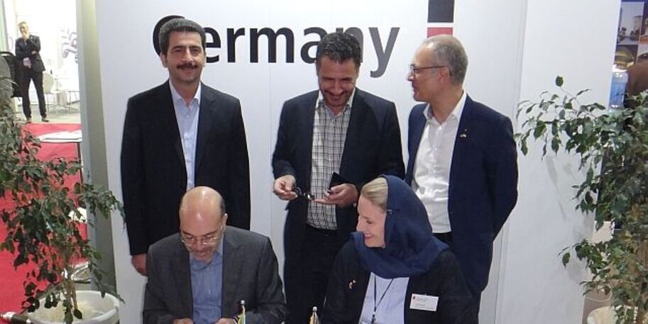 Vertragsunterzeichnung