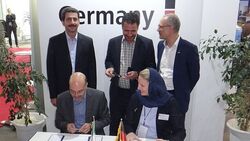 Vertragsunterzeichnung