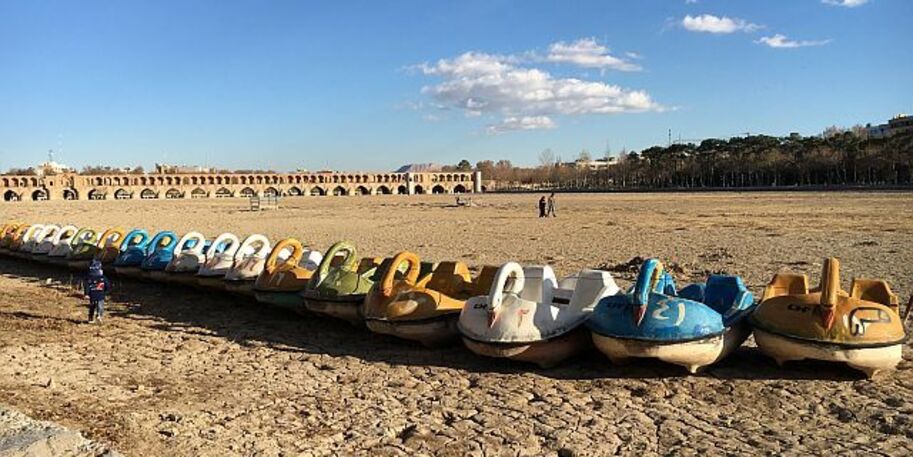 Trockenes Flussbett des Zayandeh Rud © Lena Horlemann / inter 3 GmbH