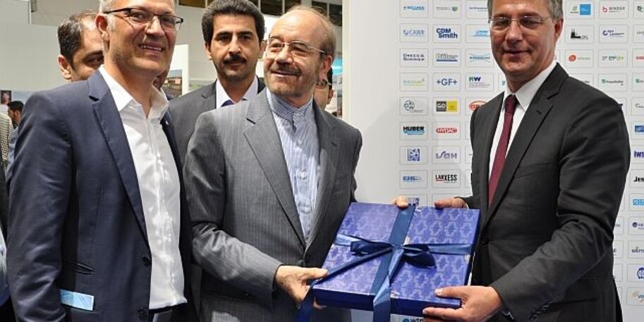 Staatssekretär Adler (re), Vizeminister Mahmoudi (m), Dr. Mohajeri (li) © GWP e.V.